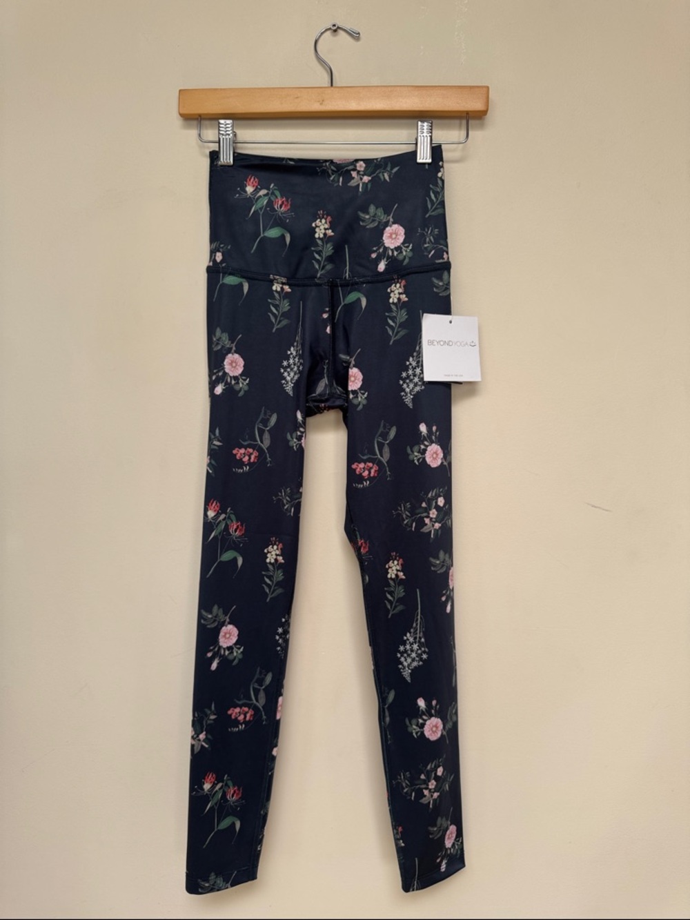 Beyond Yoga Womans Floral High-Rise Leggings - Black with Pink & Green Flowers